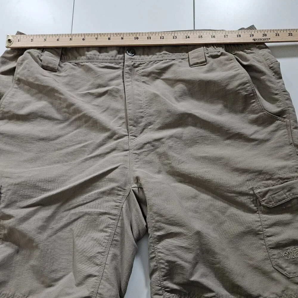The North Face Shorts Mens XL Beige Cargo Utility Nylon Pockets Outdoor Gorpcore